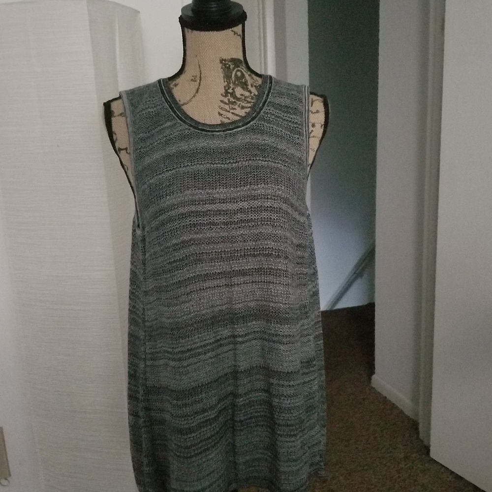 Vera Wang-Black/Gray Sleeveless Top